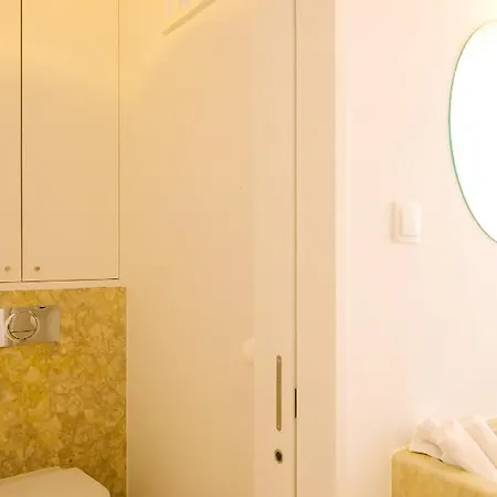 Alfama Balcony River View By Lovelystay * Lisbona